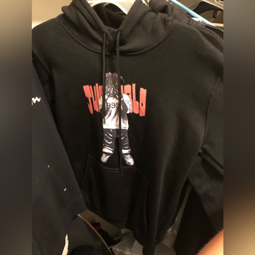 It’s black and red. It’s from online shopping. Got it for $45 bucks it’s new.